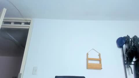 Snapshot of juanbladde chatting on 10-01-25, 05:30 Juan Esteban online show from 10-01-25, 05:30