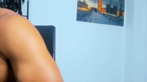 Snapshot of juanbladde chatting on 10-13-25, 05:07 Juan Esteban online show from 10-13-25, 05:07