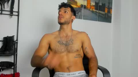 Snapshot of juanbladde chatting on 10-24-25, 02:46 Juan Esteban online show from 10-24-25, 02:46