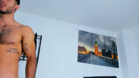 Snapshot of juanbladde chatting on 10-26-25, 12:38 Juan Esteban online show from 10-26-25, 12:38