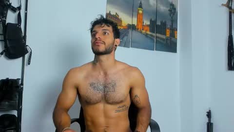 Snapshot of juanbladde chatting on 11-16-25, 01:00 Juan Esteban online show from 11-16-25, 01:00