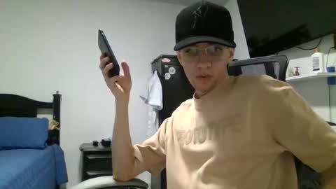 Snapshot of juanboytw chatting on 02-06-25, 01:27 juanboytw online show from 02-06-25, 01:27