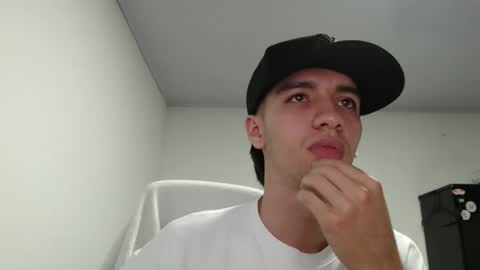 Snapshot of juanboytw chatting on 02-15-25, 12:04 juanboytw online show from 02-15-25, 12:04