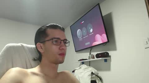 Snapshot of juanboytw chatting on 09-15-25, 01:05 juanboytw online show from 09-15-25, 01:05