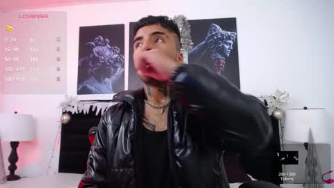 Snapshot of juancamilo66_ chatting on 12-25-24, 02:35 juancamilo66_ online show from 12-25-24, 02:35