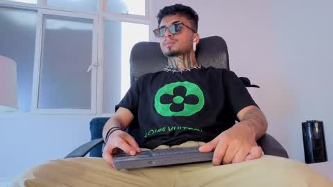 juancamilo66_ online show from 04-02-26, 03:09