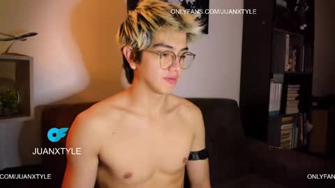 Snapshot of juancamroom chatting on 06-06-26, 06:34 . online show from 06-06-26, 06:34