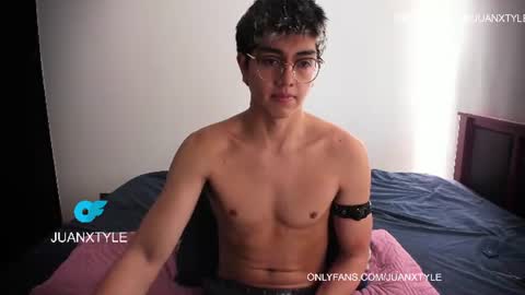 Snapshot of juancamroom chatting on 06-22-26, 02:14 . online show from 06-22-26, 02:14