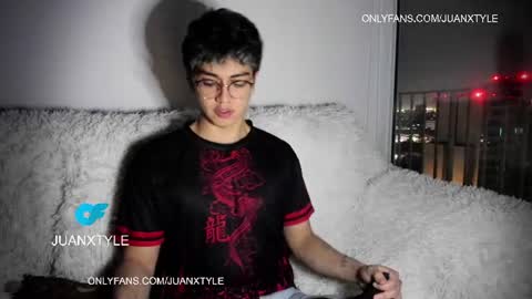 Snapshot of juancamroom chatting on 06-24-26, 04:44 . online show from 06-24-26, 04:44
