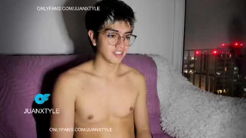 Snapshot of juancamroom chatting on 06-27-26, 04:17 . online show from 06-27-26, 04:17