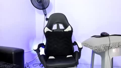 Juan Diego Uribe online show from 02-18-25, 03:53