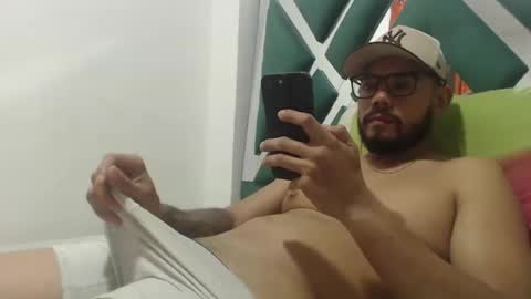 Snapshot of juanfe_style chatting on 09-24-25, 04:05 juanfe_style online show from 09-24-25, 04:05