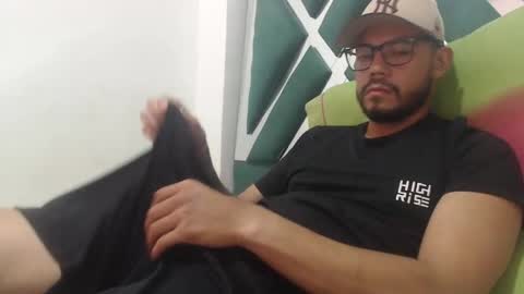 Snapshot of juanfe_style chatting on 10-18-25, 02:29 juanfe_style online show from 10-18-25, 02:29