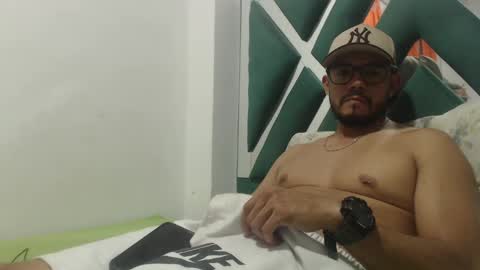 Snapshot of juanfe_style chatting on 11-12-25, 02:45 juanfe_style online show from 11-12-25, 02:45