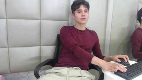 Snapshot of juangomm chatting on 12-21-25, 03:57 JuanGomm online show from 12-21-25, 03:57