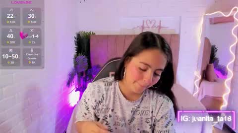 Snapshot of juanita_tay chatting on 09-24-25, 11:35 JUANITA online show from 09-24-25, 11:35