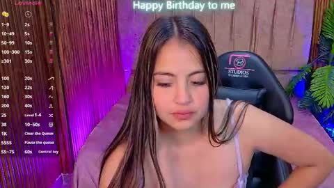 Snapshot of juanita_tay chatting on 06-22-26, 11:40 JUANITA online show from 06-22-26, 11:40