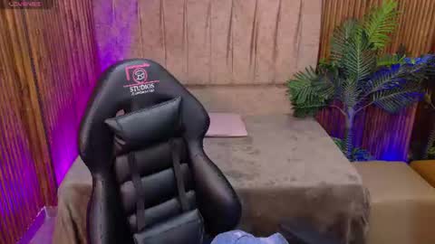 Snapshot of juanita_tay chatting on 07-07-26, 11:47 JUANITA online show from 07-07-26, 11:47