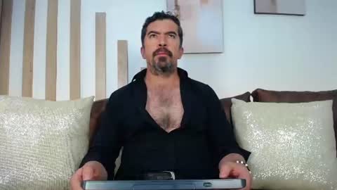 Snapshot of juank_fit45 chatting on 06-27-26, 03:11 Juan k online show from 06-27-26, 03:11