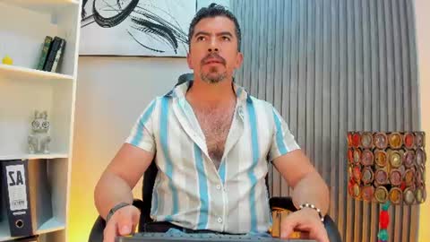 Snapshot of juank_fit45 chatting on 07-24-26, 04:10 Juan k online show from 07-24-26, 04:10