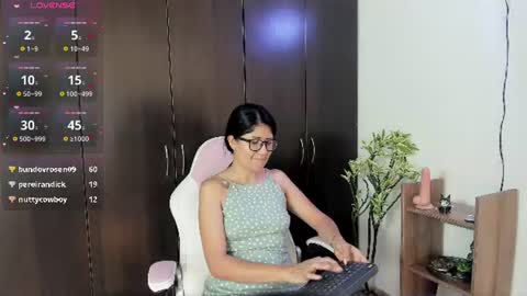 Snapshot of juannita_love chatting on 06-12-26, 01:32 juannita_love online show from 06-12-26, 01:32