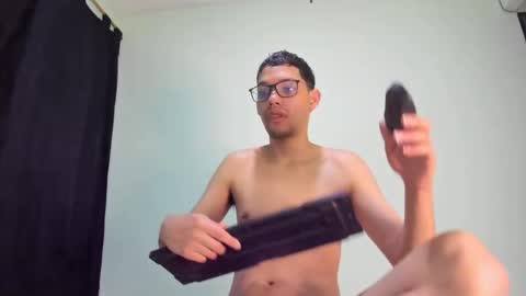 Snapshot of juansuarez204 chatting on 02-15-25, 11:03 juansuarez204 online show from 02-15-25, 11:03