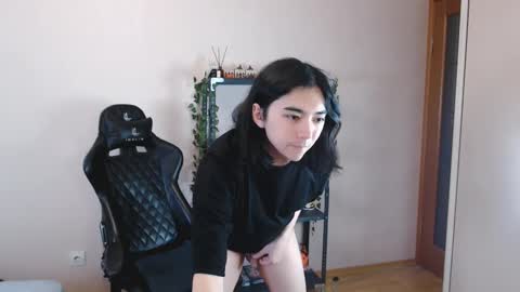 Aoi online show from 02-24-25, 12:09