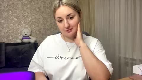 Snapshot of judevalenti chatting on 10-14-25, 06:20 JudeValenti online show from 10-14-25, 06:20