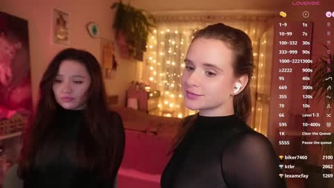 Snapshot of juelzfoxy chatting on 12-19-24, 12:13 Juelz  online show from 12-19-24, 12:13