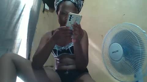 Snapshot of juice_petite3 chatting on 01-27-25, 12:48 juice_petite3 online show from 01-27-25, 12:48