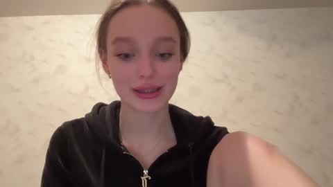 Snapshot of juicy_angels chatting on 01-13-25, 04:19 alexa online show from 01-13-25, 04:19