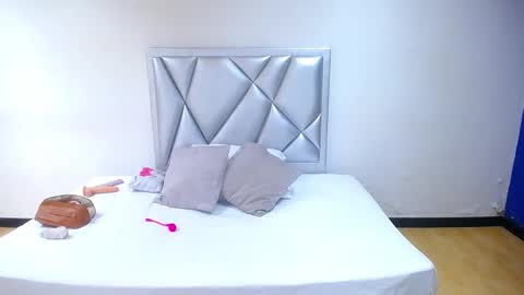 juicy_bignipples18 online show from 12-09-24, 01:24