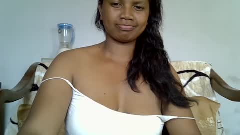 Snapshot of juicy_pretty chatting on 08-03-26, 11:48 stellah online show from 08-03-26, 11:48