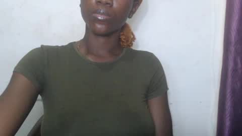 Snapshot of juicyberryx chatting on 06-07-26, 11:08 queen online show from 06-07-26, 11:08