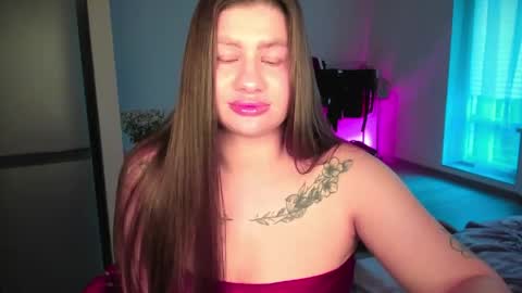 Snapshot of juicyhelenx chatting on 04-23-26, 02:52 Elena online show from 04-23-26, 02:52