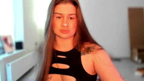 Snapshot of juicyhelenx chatting on 05-22-26, 04:23 Elena online show from 05-22-26, 04:23