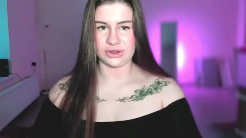 Snapshot of juicyhelenx chatting on 06-13-26, 03:21 Elena online show from 06-13-26, 03:21