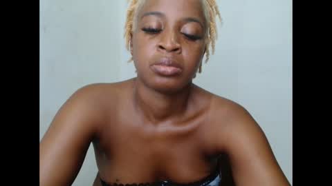 Snapshot of juicykinkx chatting on 11-24-25, 12:43 juicykinkx online show from 11-24-25, 12:43