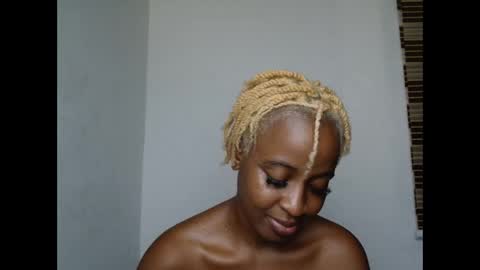 Snapshot of juicykinkx chatting on 11-25-25, 01:38 juicykinkx online show from 11-25-25, 01:38