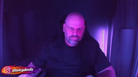 Snapshot of juicylounge chatting on 04-05-26, 04:37 JuicyLounge online show from 04-05-26, 04:37