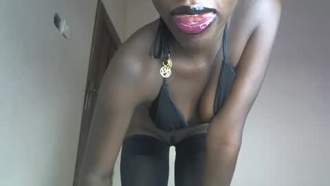 Snapshot of juicynafisha chatting on 02-22-26, 12:15 natisha online show from 02-22-26, 12:15