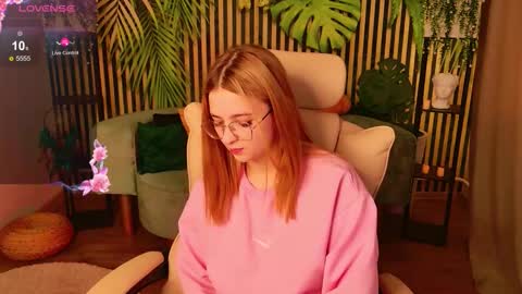 Ameli  Stella  Vi  Evie  Jessica online show from 11-30-25, 08:18