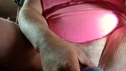 Snapshot of juicyweiner chatting on 10-27-25, 06:39 juicyweiner online show from 10-27-25, 06:39