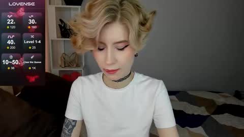 Snapshot of julescrown chatting on 09-18-25, 12:45 Jules online show from 09-18-25, 12:45