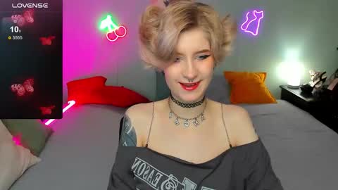 Snapshot of julescrown chatting on 10-11-25, 12:43 Jules online show from 10-11-25, 12:43