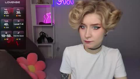 Snapshot of julescrown chatting on 10-12-25, 01:15 Jules online show from 10-12-25, 01:15