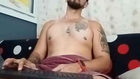 juleslake2 online show from 10-28-25, 02:04