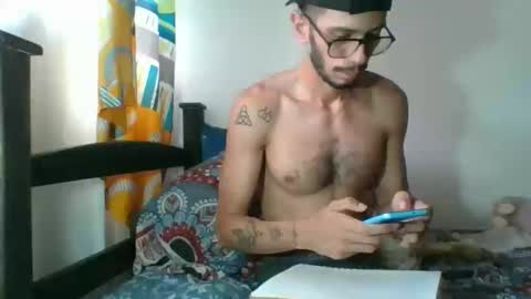 Snapshot of julfigo chatting on 01-14-25, 06:28 Julfigo online show from 01-14-25, 06:28