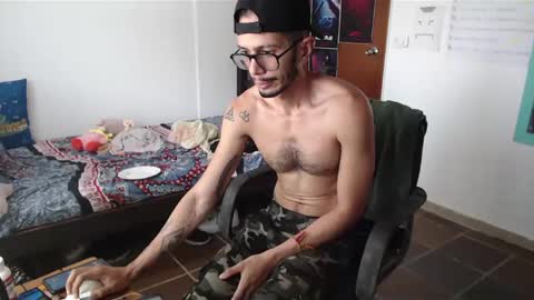 Snapshot of julfigo chatting on 01-17-25, 03:22 Julfigo online show from 01-17-25, 03:22