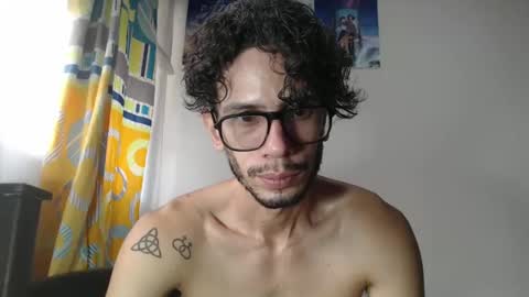 Snapshot of julfigo chatting on 02-21-25, 03:32 Julfigo online show from 02-21-25, 03:32